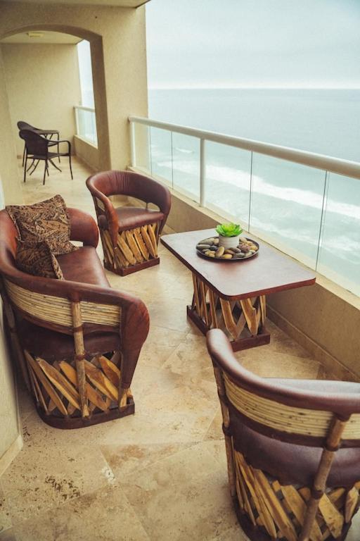 Ferienwohnung 'Luxury Oceanfront Penthouse With Pools, Jacuzzis And Spectacular Ocean Views' Rosarito Exterior foto